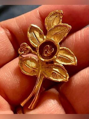 Avon Gold Tone Rose and Leaf Brooch
